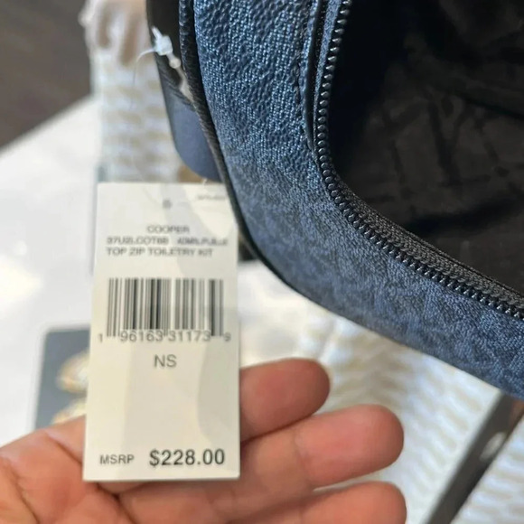 MICHAEL KORS OUTLET Cooper Logo Toiletry Kit ADMRL/PLBLUE - Picture 7 of 10